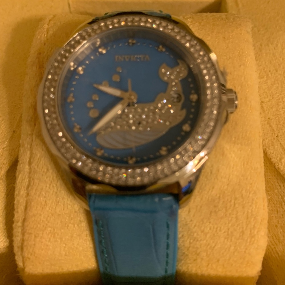 New Women’s Invicta - Picture 2 of 2
